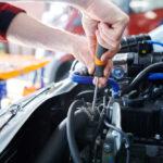 Najczęstsze awarie elektroniki w samochodzie – kiedy na pomoc elektromechanik