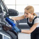 Specjalistka wykonująca detaili